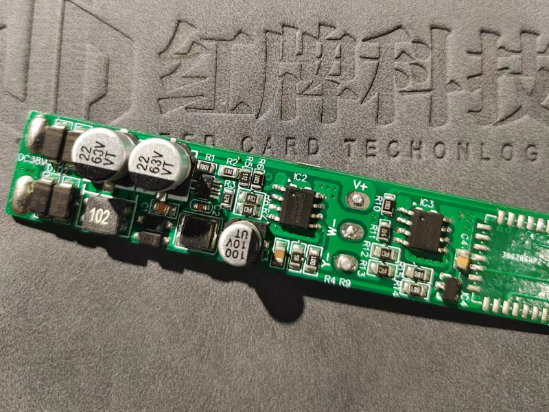 过EMC双色智能磁吸灯驱动6-24W支持1000：1无频闪调光