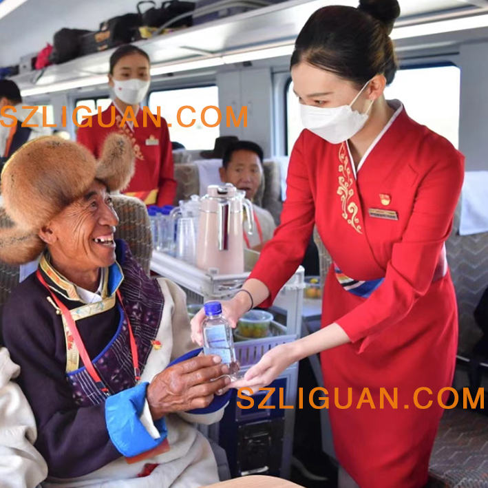 青藏铁路“拉林”乘务员制服风采