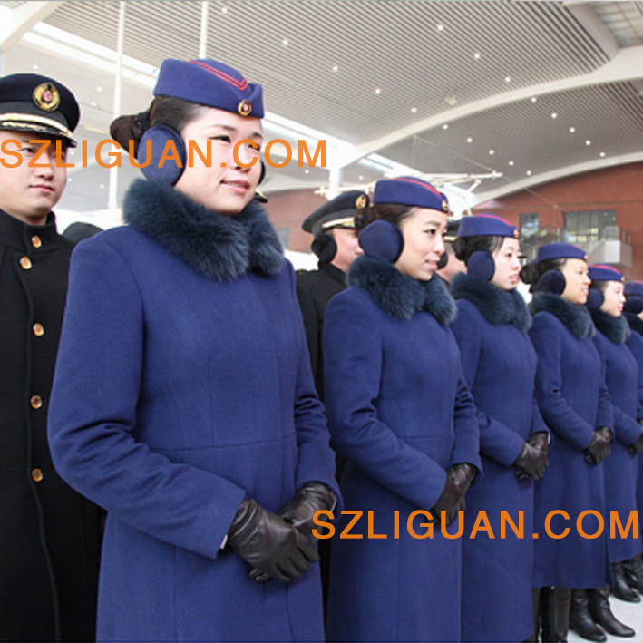 哈尔滨铁路局哈大高铁首发乘务员制服风采