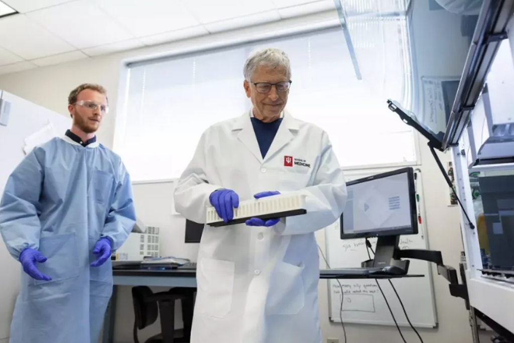 TECAN 助力阿尔茨海默病研究 | 与比尔·盖茨一起走进印第安纳大学医学院