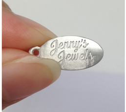 c. 制作首版便于批量生产