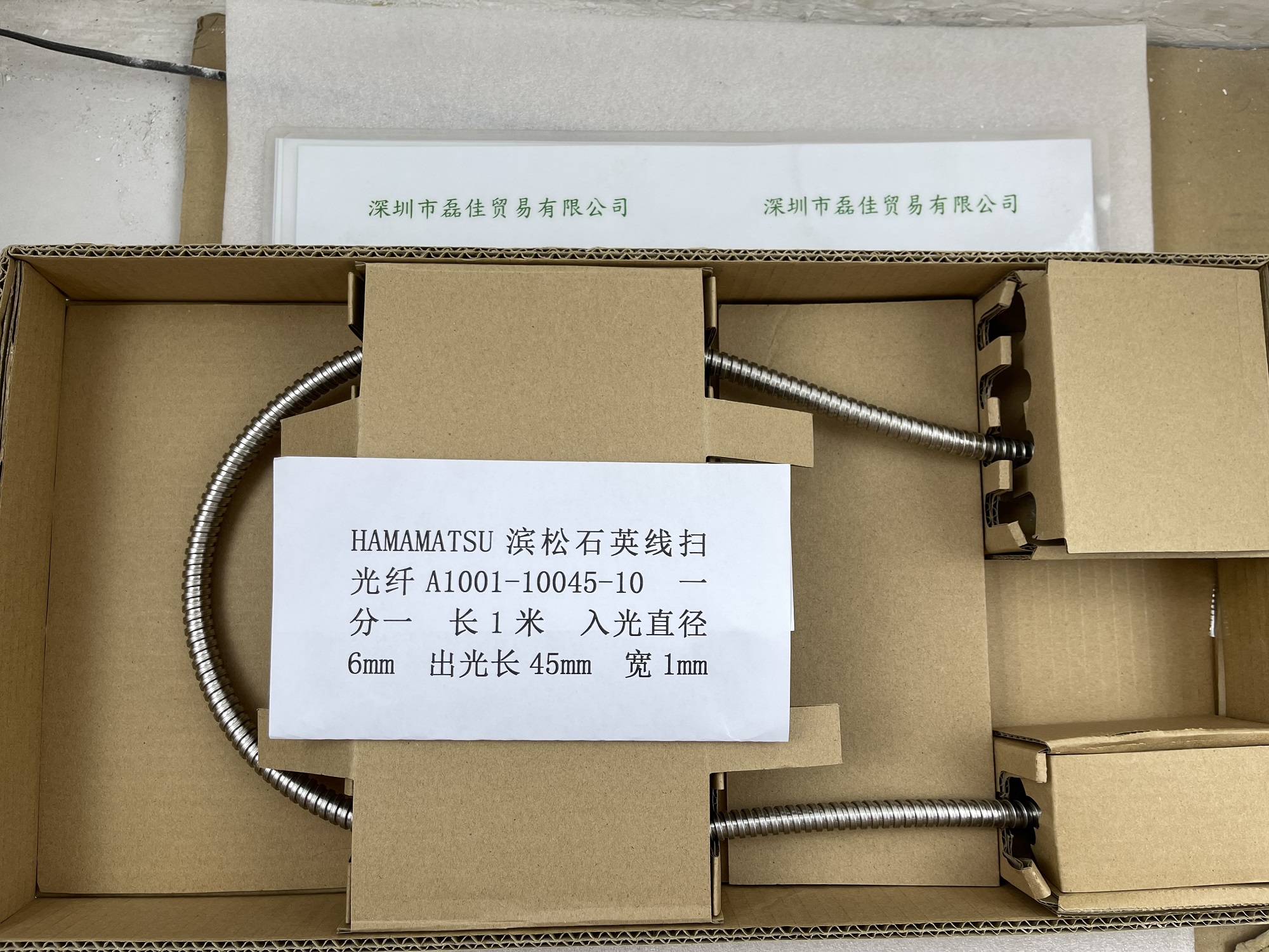 滨松HAMAMATSU   A1001-10045-10 一分一 长1米 入光直径6mm 出光长45mm 宽1mm   石英线扫光纤
