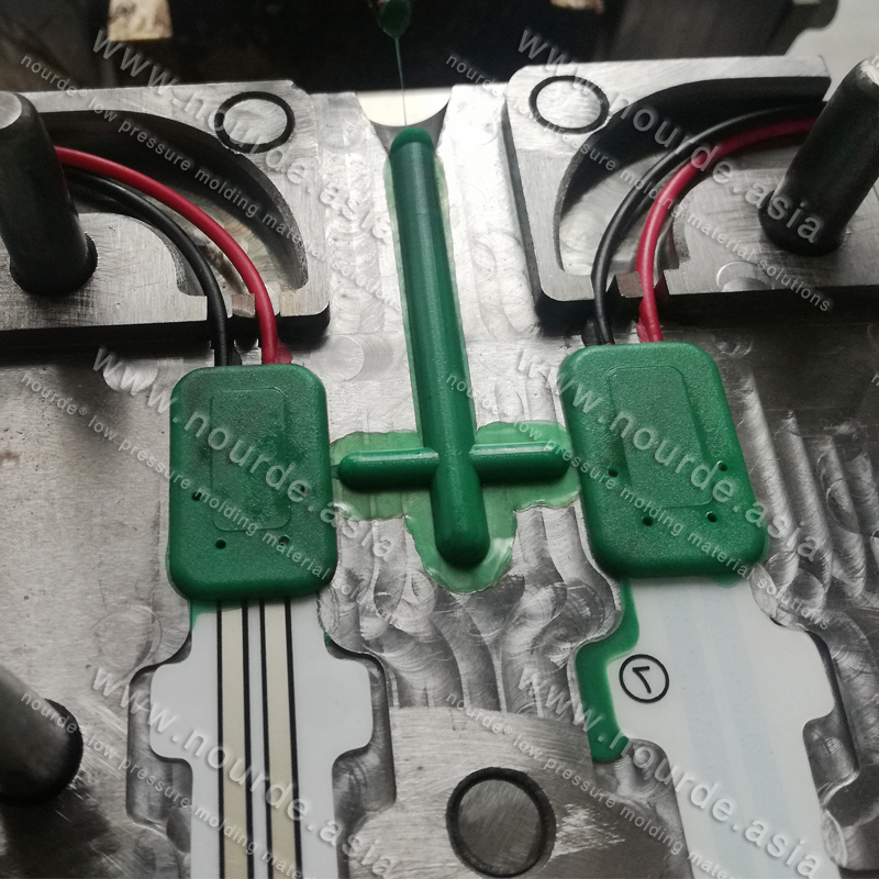 FPC软板低压注塑包胶(绿色)