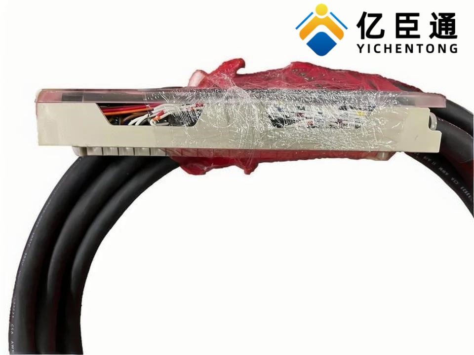 SCHNEIDER 140XTS10215电缆