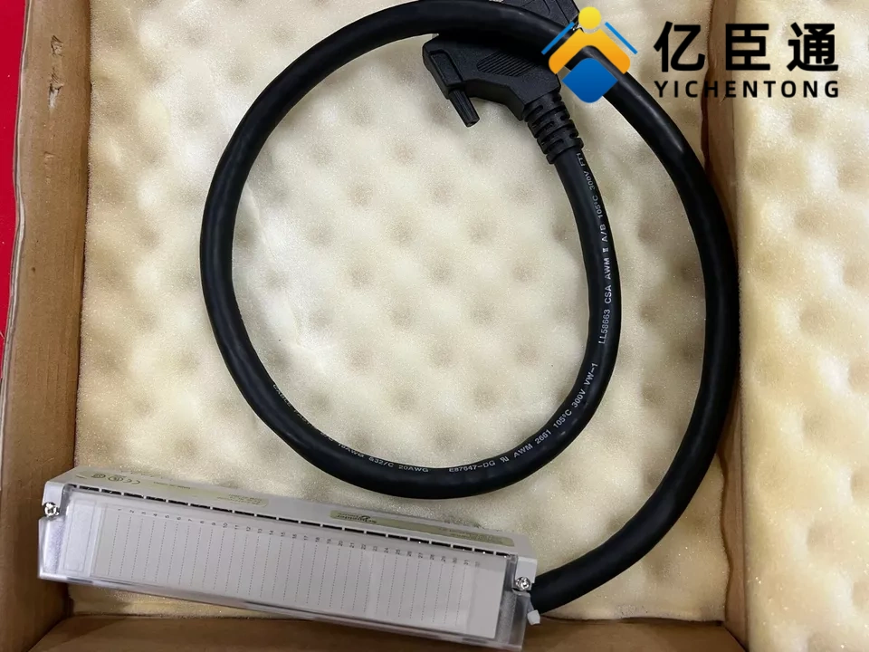 SCHNEIDER 140XTS01203连接电缆