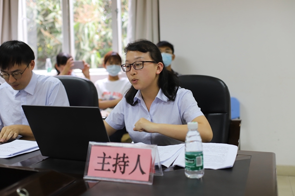 4曾俏慧老师作镇级课题开题报告.jpg