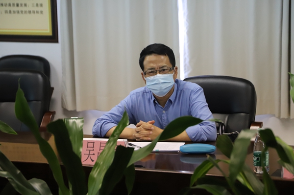 港口镇教育事务指导中心安全教育专干吴昌育.JPG