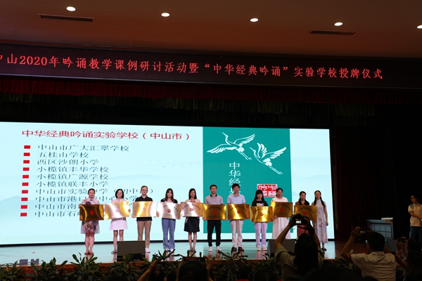 8a55429fa39a68a7d9d5a6e57c1480cd.jpg