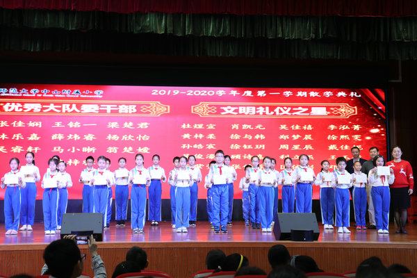 9ab2c4c2e977af6d397208bf17cc26f9.jpg