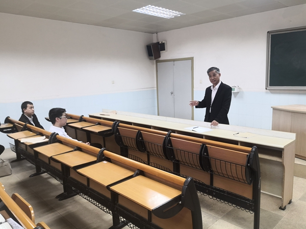 刘诗雄校长进行指导.jpg