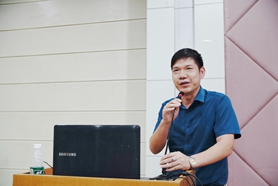 赖亚平主任进行工作总结.jpg