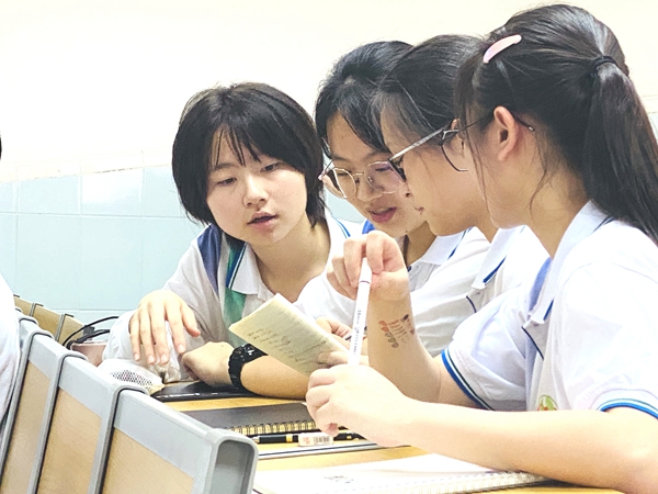 图十：小组合作研讨.jpg