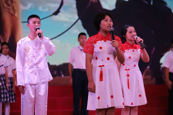 初一6、7班合作朗诵《读中国》.JPG