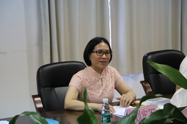 港口镇教育事务指导中心主任刘宪军.JPG
