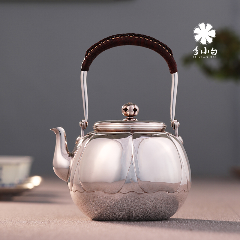 李小白纯银长嘴银壶-莲瓣壶