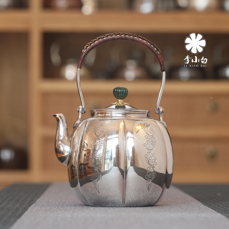 李小白刻花银壶-小雅