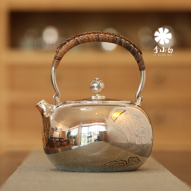 李小白刻花银壶-兰花壶