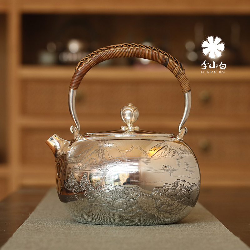 李小白刻花银壶-山水壶