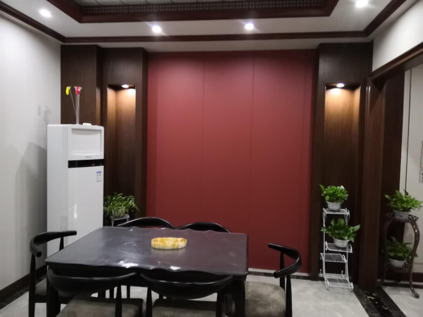 除了甲醛装修要注意哪些污染问题，竹木纤维墙板对比墙面漆油漆等怎么样？