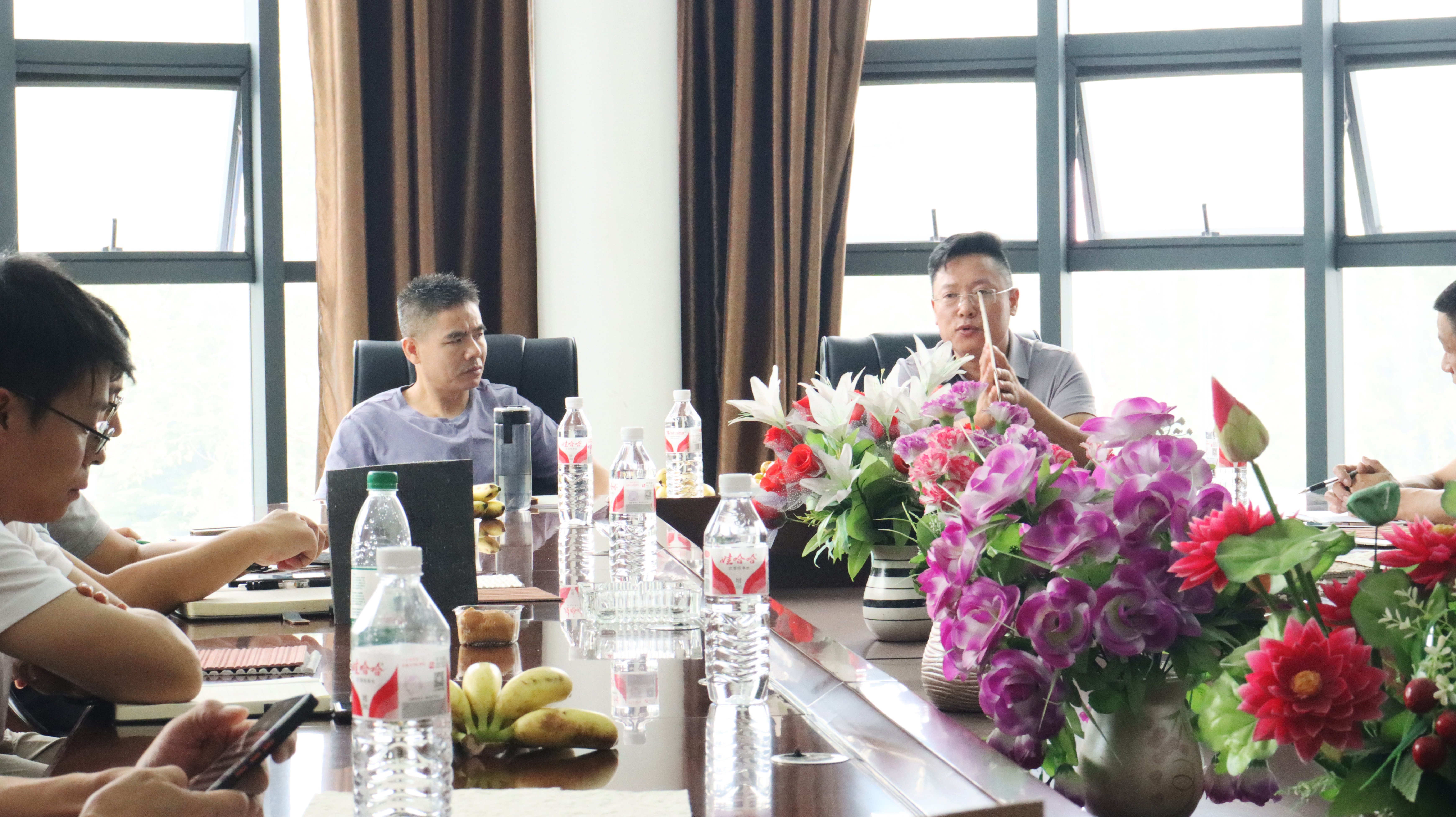 领导莅临指导，共鉴木饰面软瓷装修新风尚