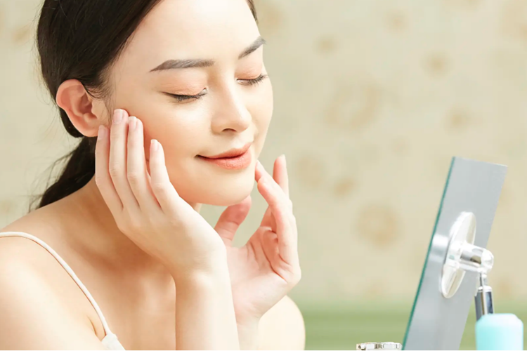 异壬酸异壬酯（ININ)： 清爽肤感 + 高相容性，配方里的